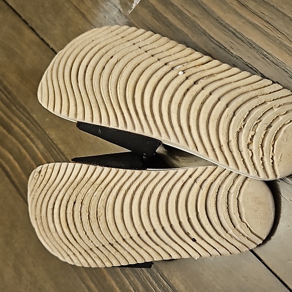 Black and Pink Nike slides - Picture 2 of 4